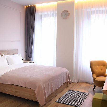 Parilament On Rustaveli 4 Rooms Tiflis Dış mekan fotoğraf