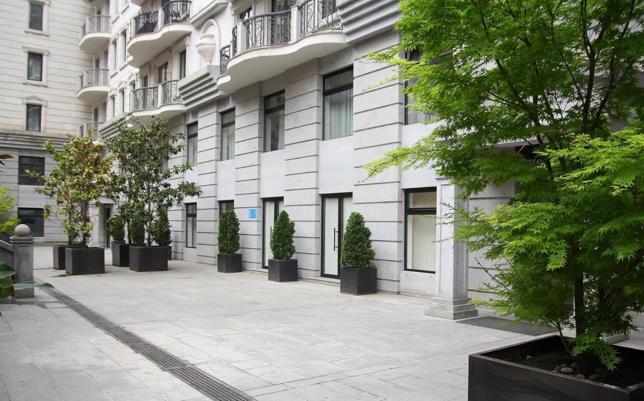 Parilament On Rustaveli 4 Rooms Tiflis Dış mekan fotoğraf