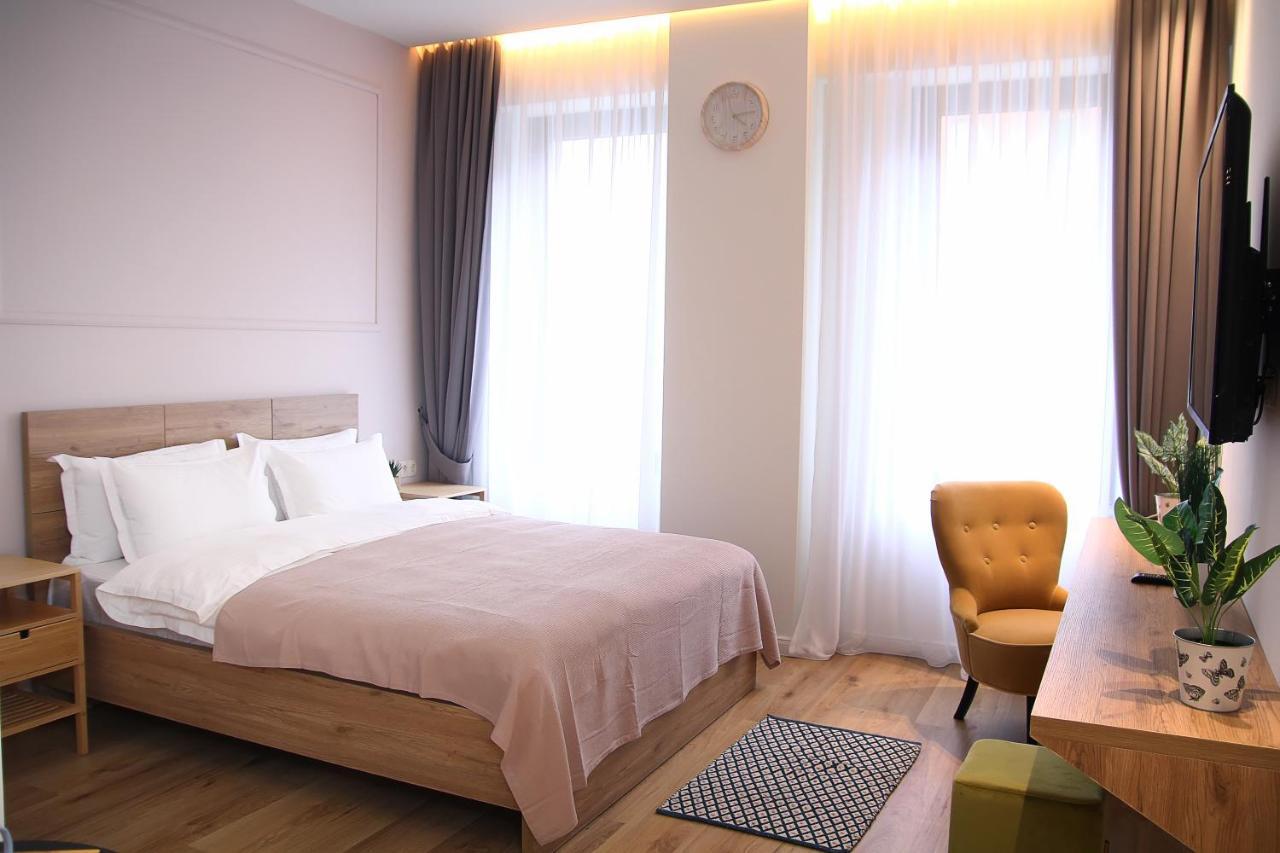 Parilament On Rustaveli 4 Rooms Tiflis Dış mekan fotoğraf