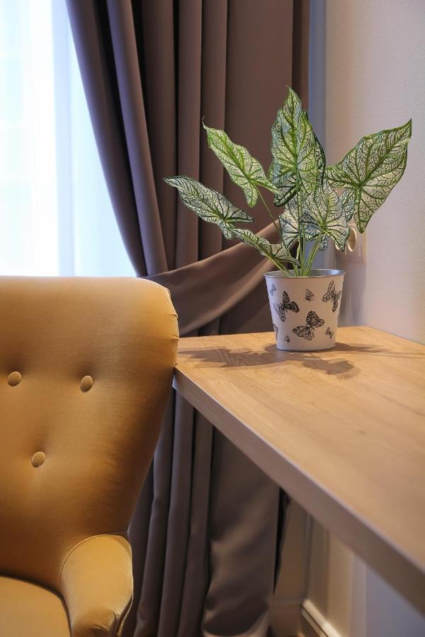 Parilament On Rustaveli 4 Rooms Tiflis Dış mekan fotoğraf