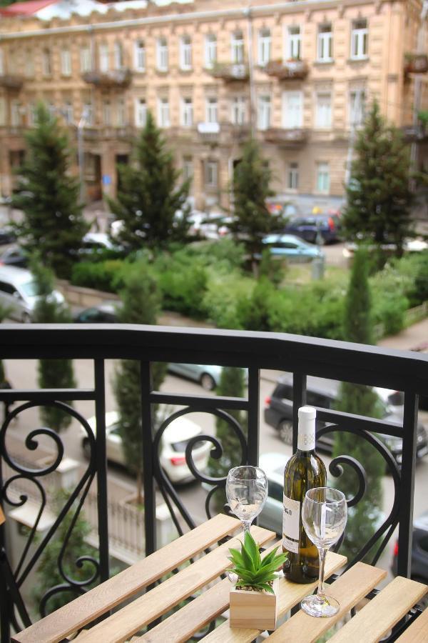 Parilament On Rustaveli 4 Rooms Tiflis Dış mekan fotoğraf